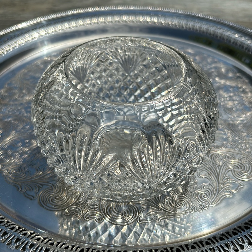 π€ Vintage Glass Bowl - Picture 1 of 2